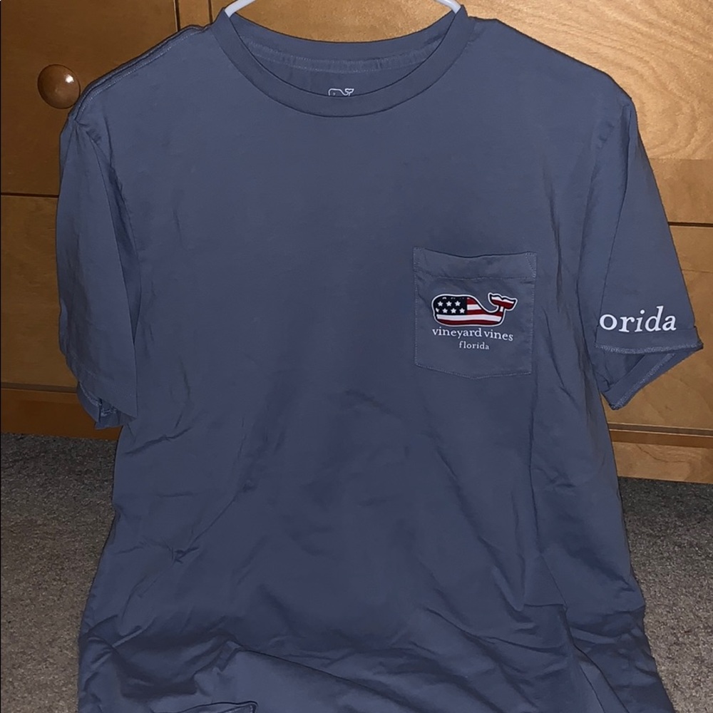 vineyard vines t-shirt